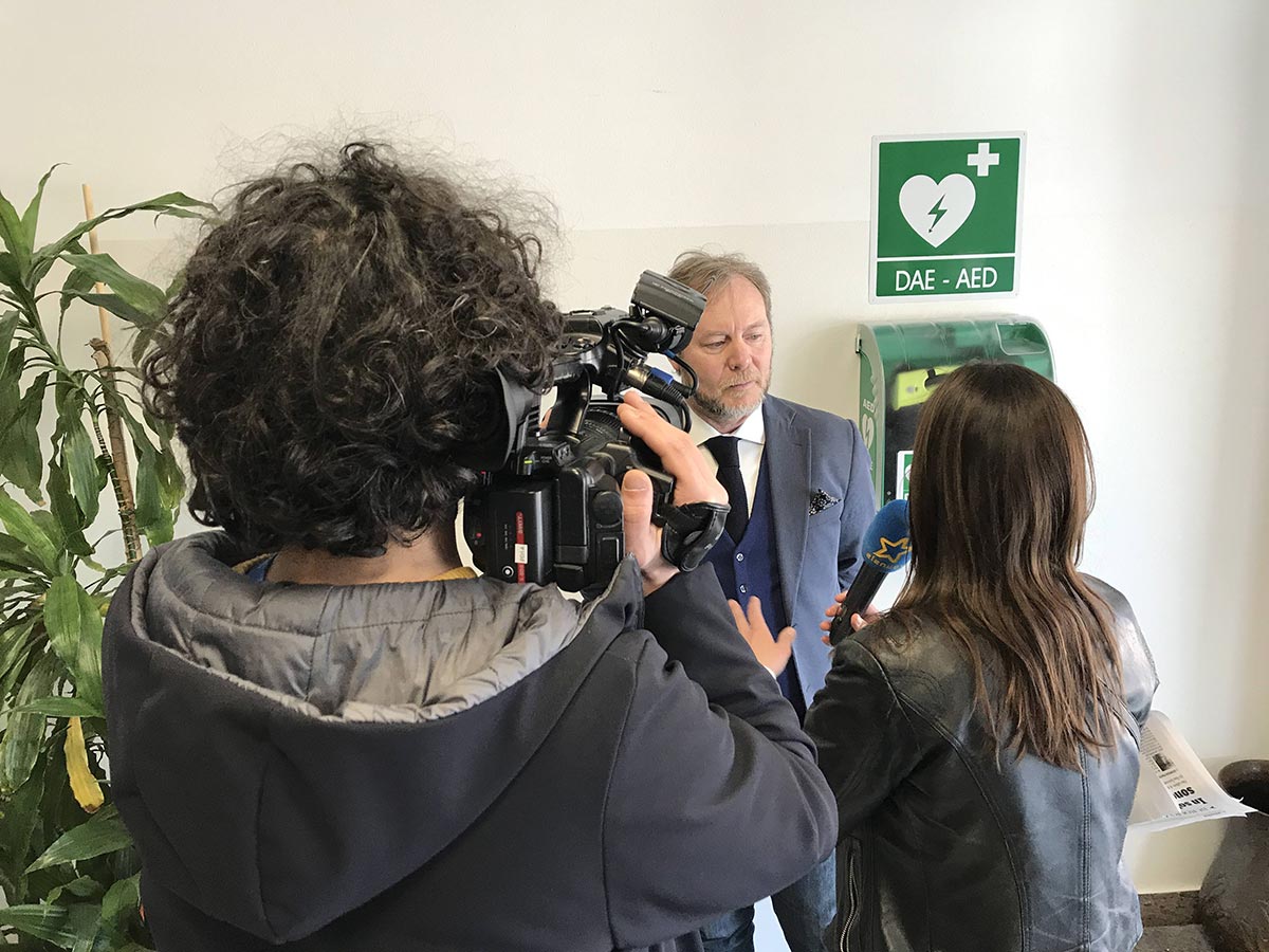 Foto dell'intervista a Federico Agostino per i defibrillatori donati da AF Energia