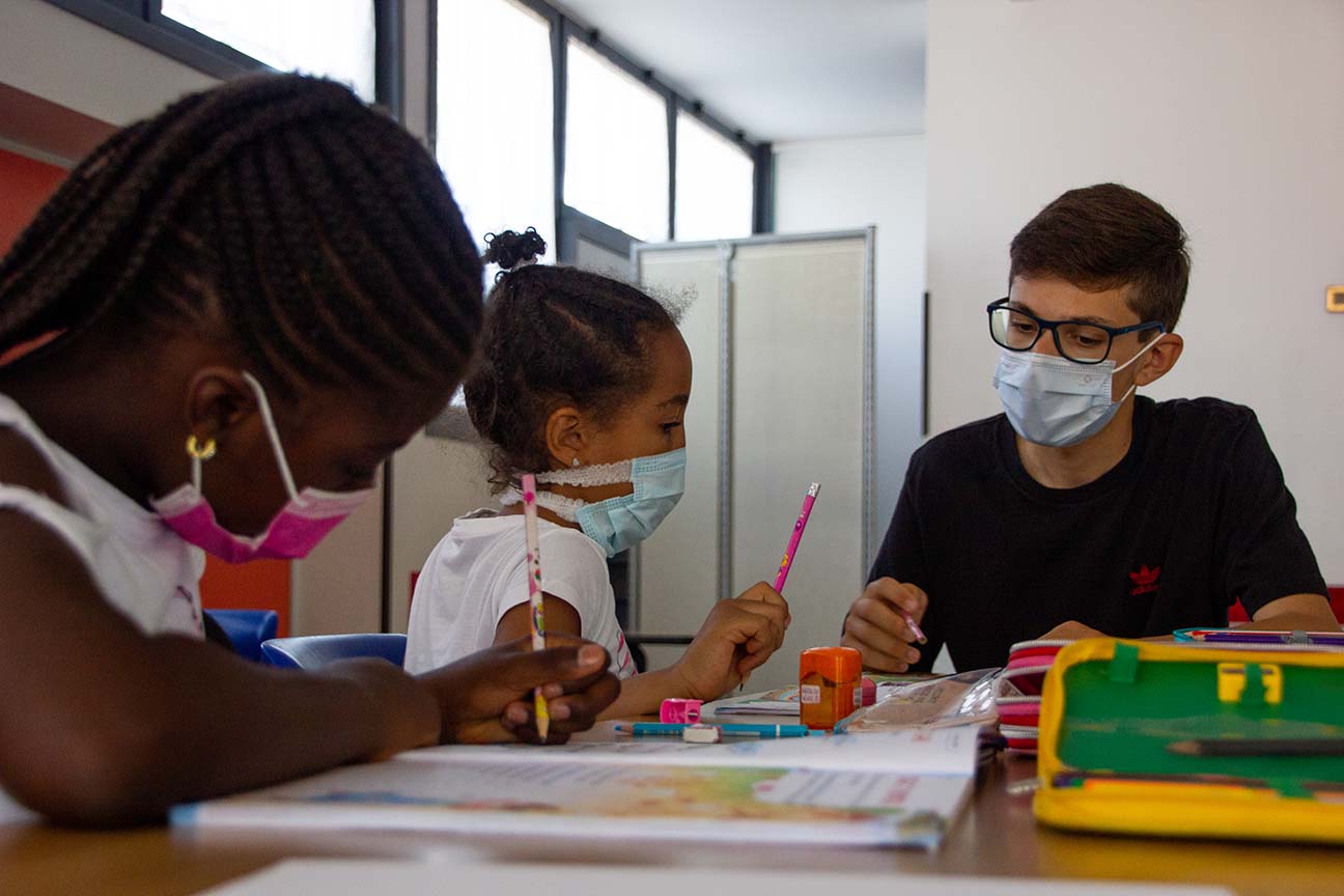 Foto dei bambini della scuola della pace di Sant'Egidio